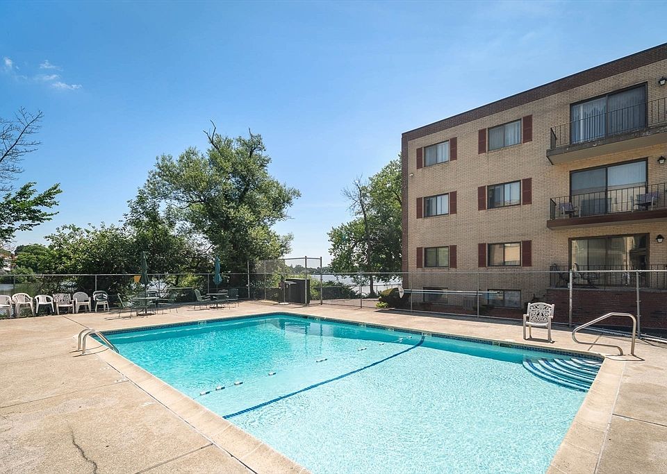 1st image of 404 Broadway APT 303