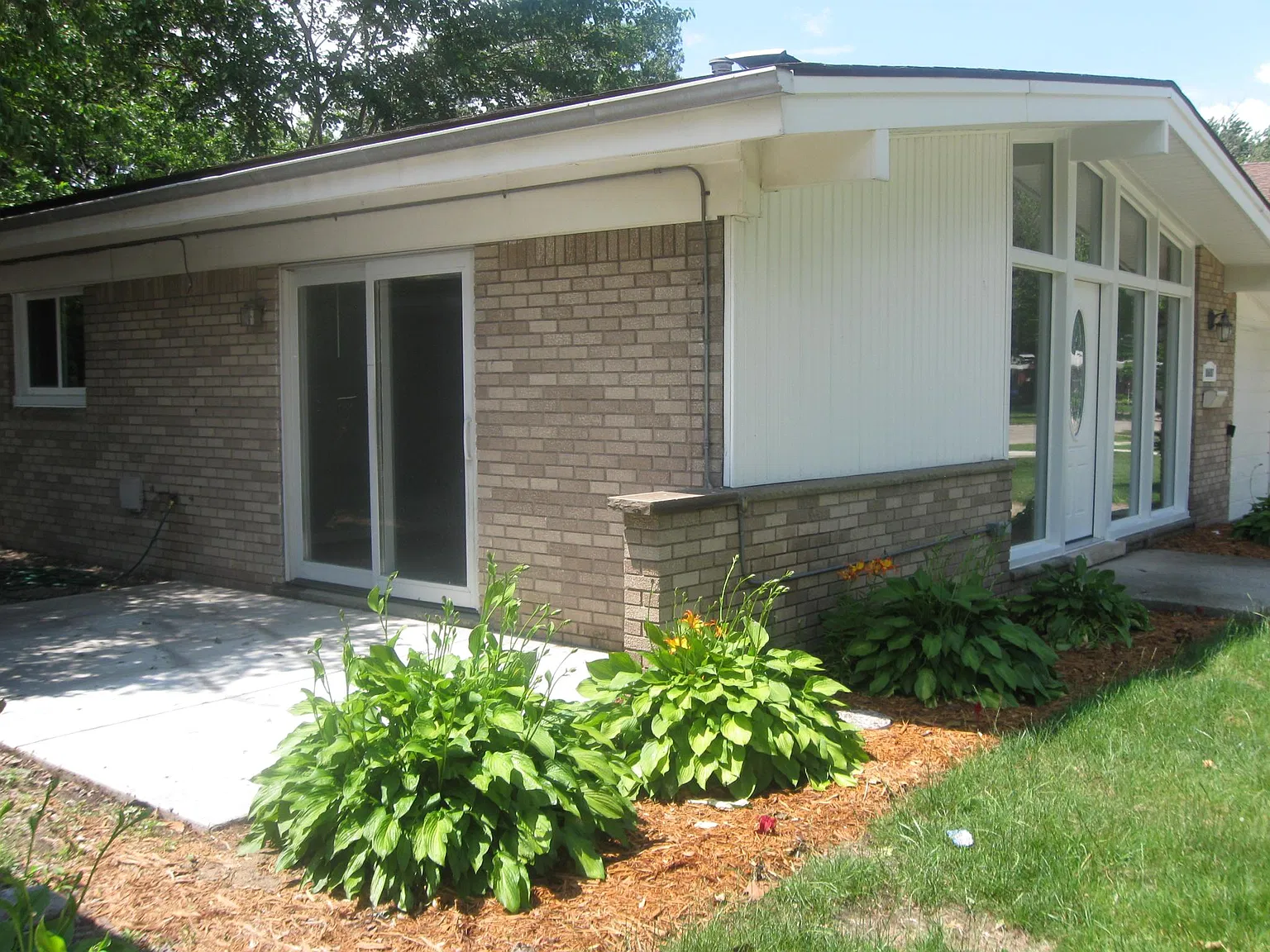 3 bed, 1150 sqft, $1,650 — Photo 2