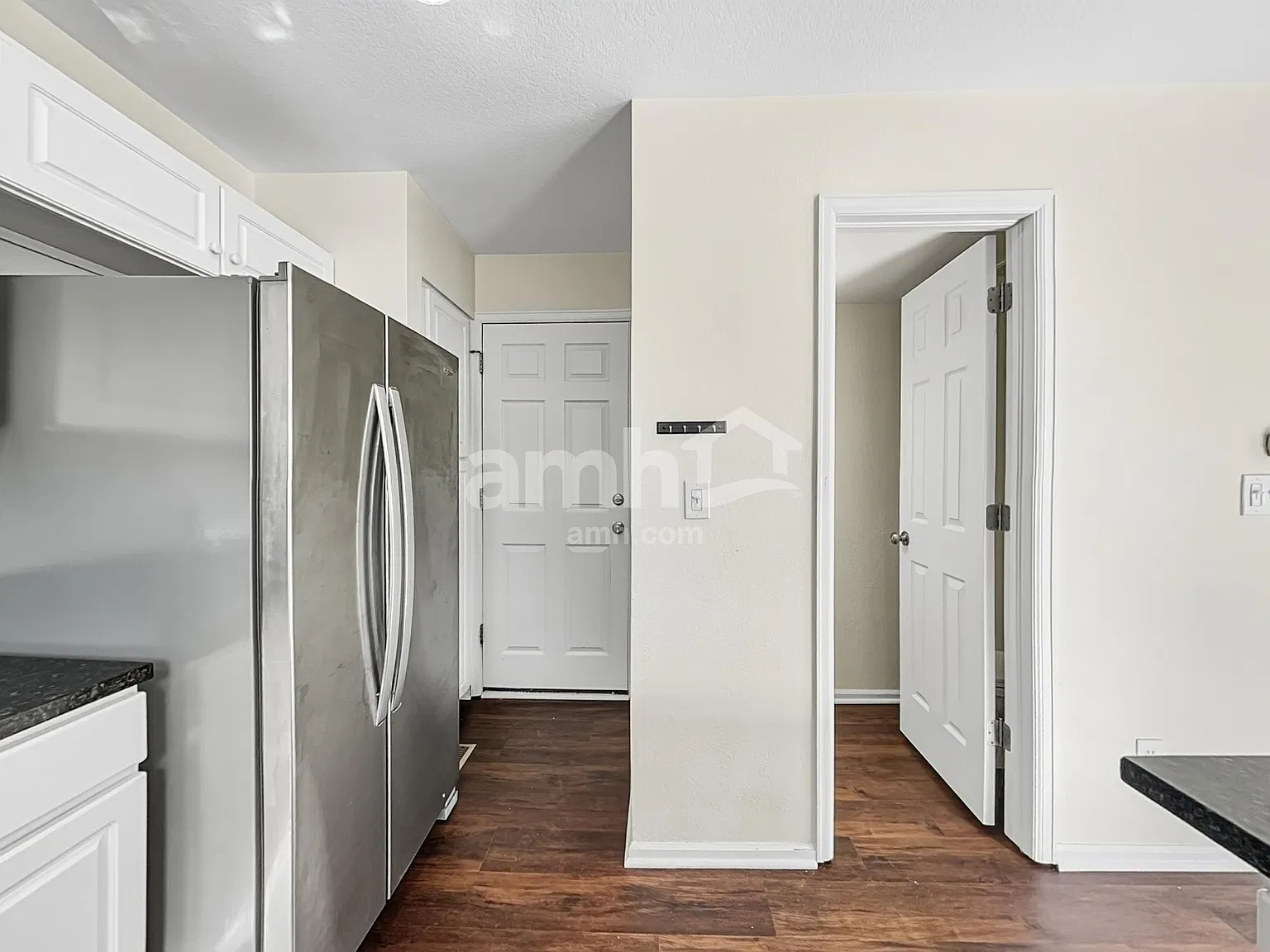 3 bed, 2.5 bath, 1407 sqft, $3,045 — Photo 4