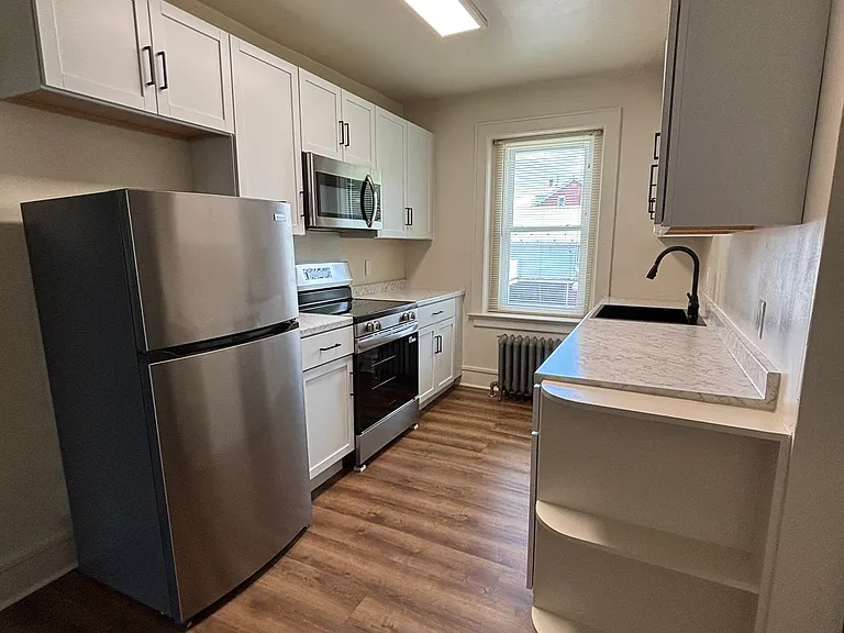 17 Franklin Ave #D — Photo 6