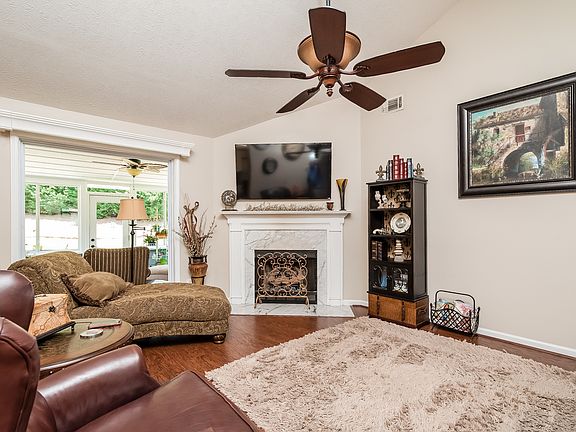 5th image of 212 Brockton Oaks Dr