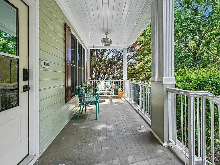 301 Helmsdale Dr — Photo 3