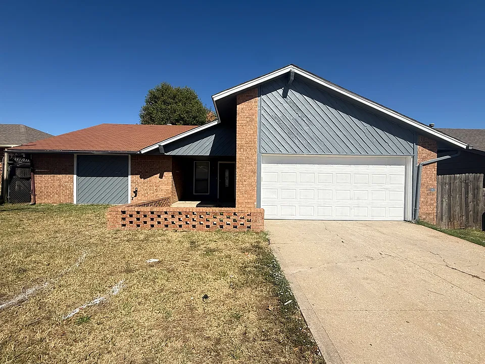 8805 NW 84th St