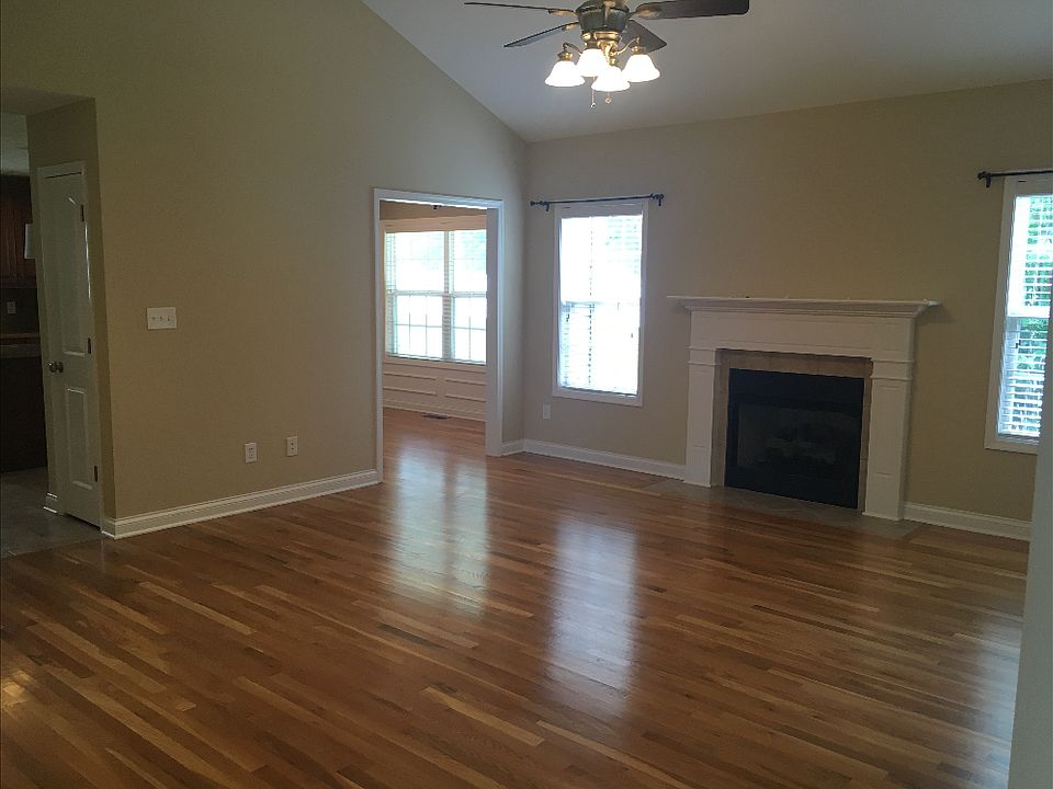 1st image of 3356 Fair Oaks Cir