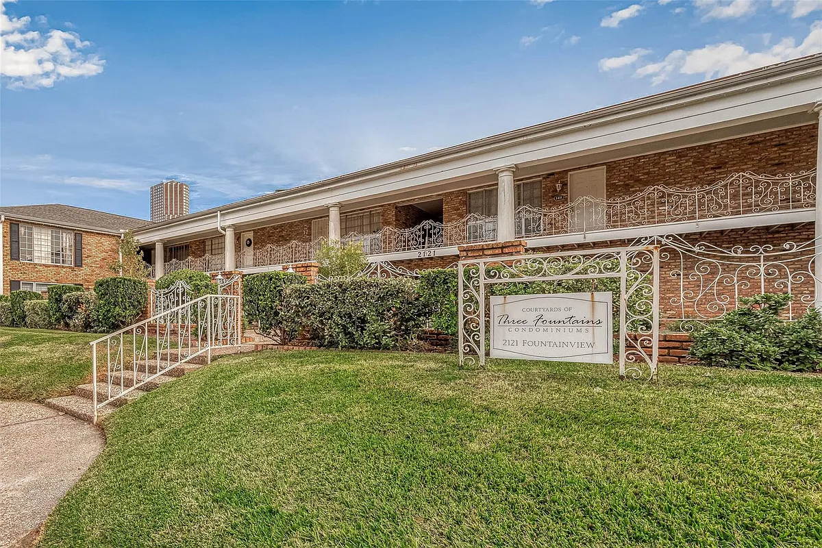 Building Photo - 2121 Fountain View Dr #15