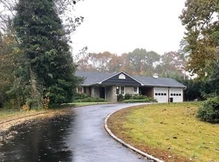 403 Frost Pond Rd, Glen Head, NY 11545