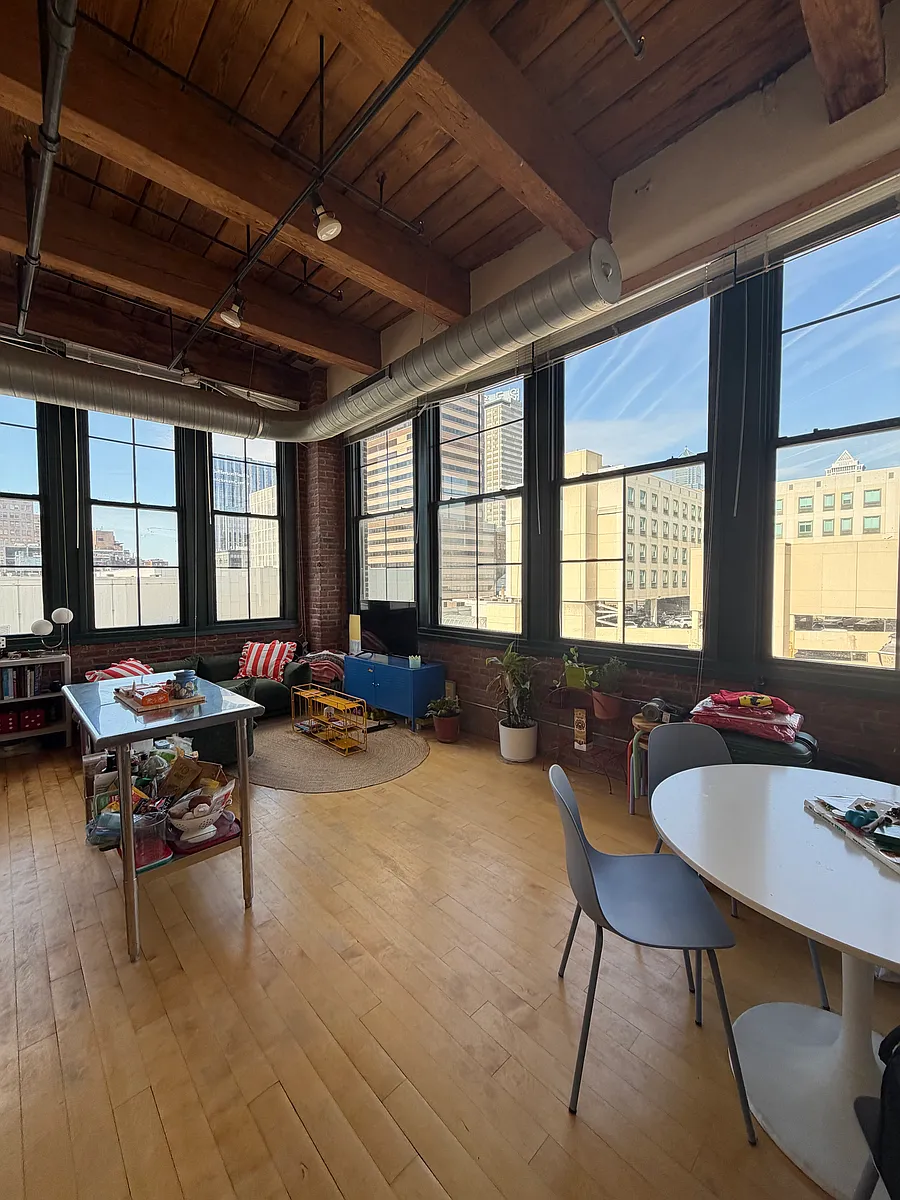 Building Photo - 1010 Arch St #607