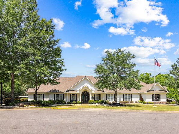 1700 Fountain Ct #201