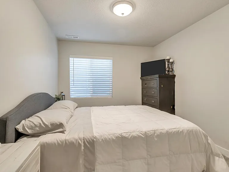 8136 S 5910 W — Photo 23