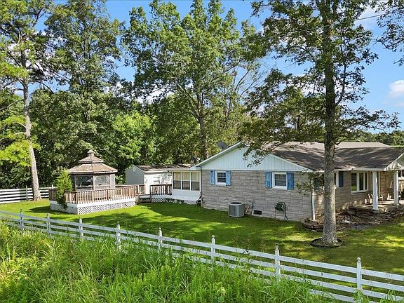 5th image of 2426 Segal Rd