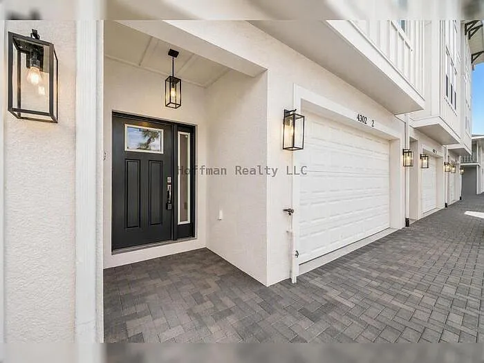 4 bed, 3.5 bath, 2405 sqft, $4,800 — Photo 2