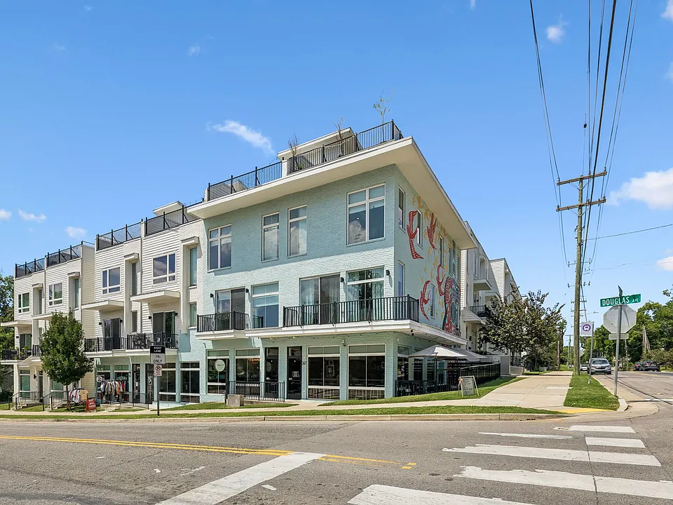 347 Douglas Ave #201