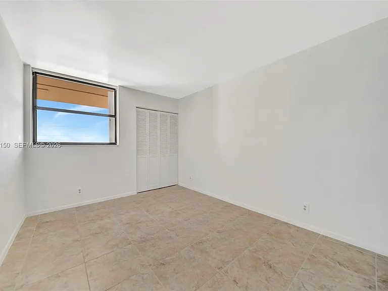 117 Lake Emerald Dr #408 — Photo 31