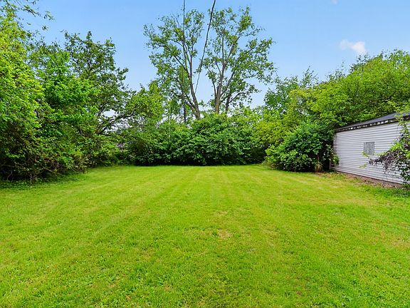 3rd image of 3824 Richelieu Rd