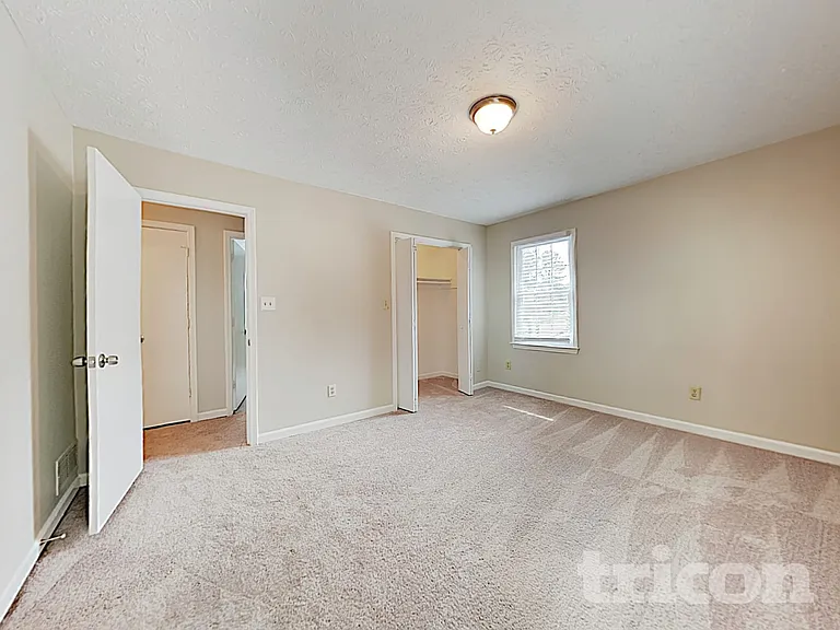 190 Canterbury Ln — Photo 8