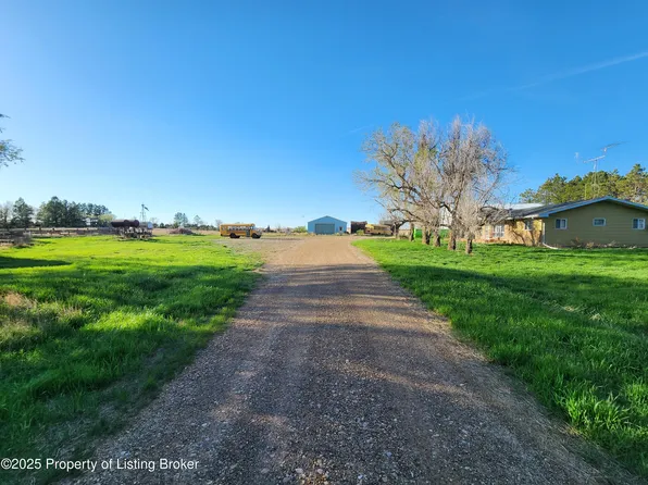 808 Us Highway 12, Hettinger, ND 58639