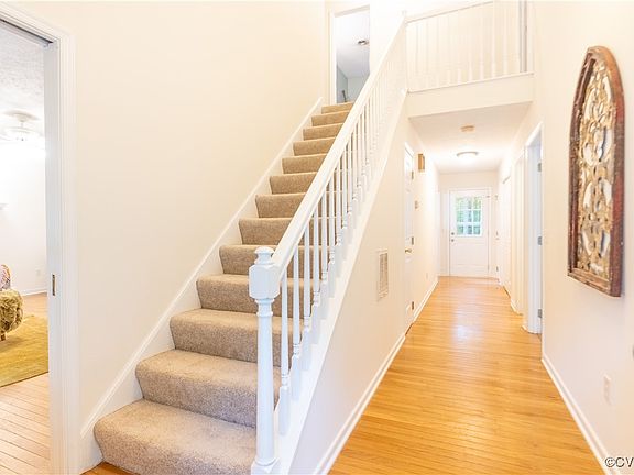 4th image of 9845 Knobs Hill Ln