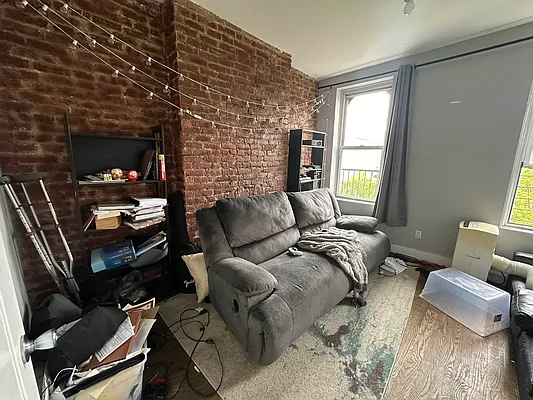 Rented by R New York | media 22