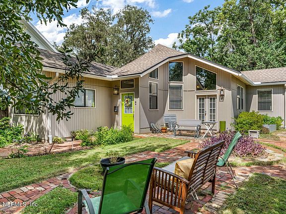 2nd image of 3661 Valencia Rd
