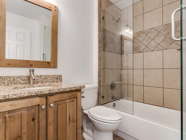 2519 S 1400 W — Photo 13