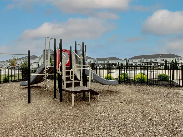 4333 Doral Dr — Photo 28