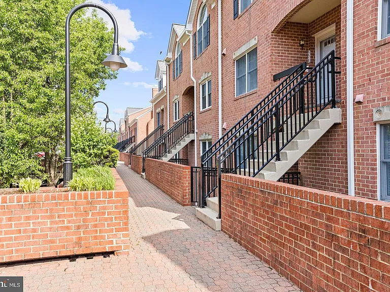 6908 Fairfax Dr #306 — Photo 4