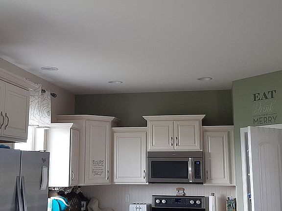 Kitchen, all appliances stay