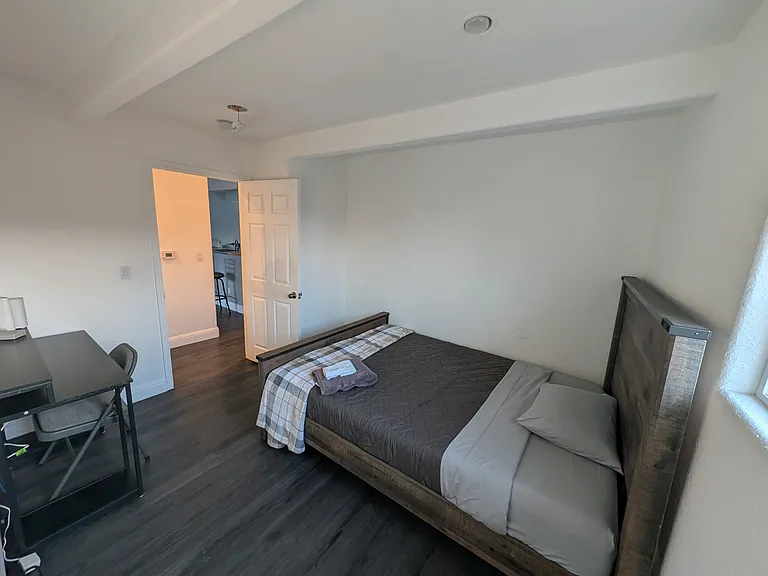 433 W H St — Photo 13