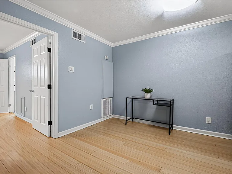 1404 Welch St #7 — Photo 11