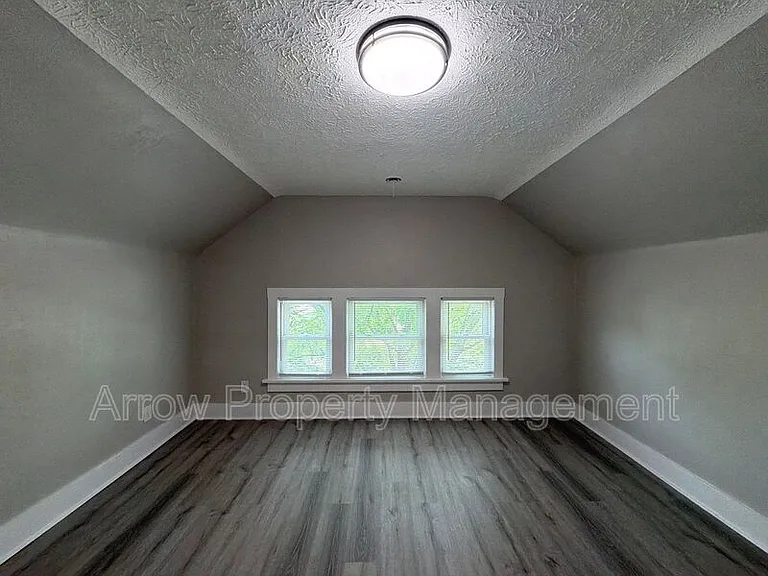 2442 Vine St #3 — Photo 7