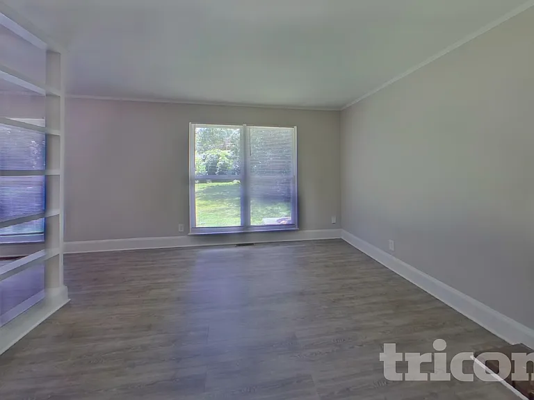 5530 Wedgewood Dr — Photo 2