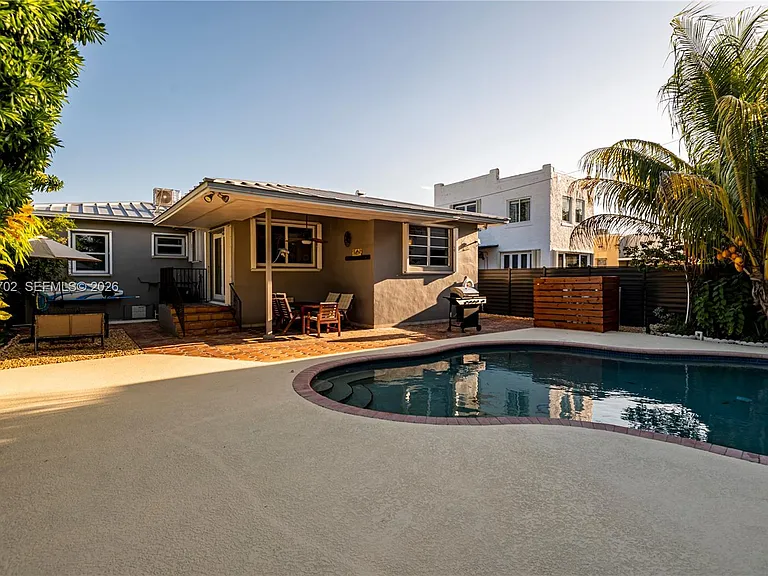 1745 SW 11th Ter — Photo 28