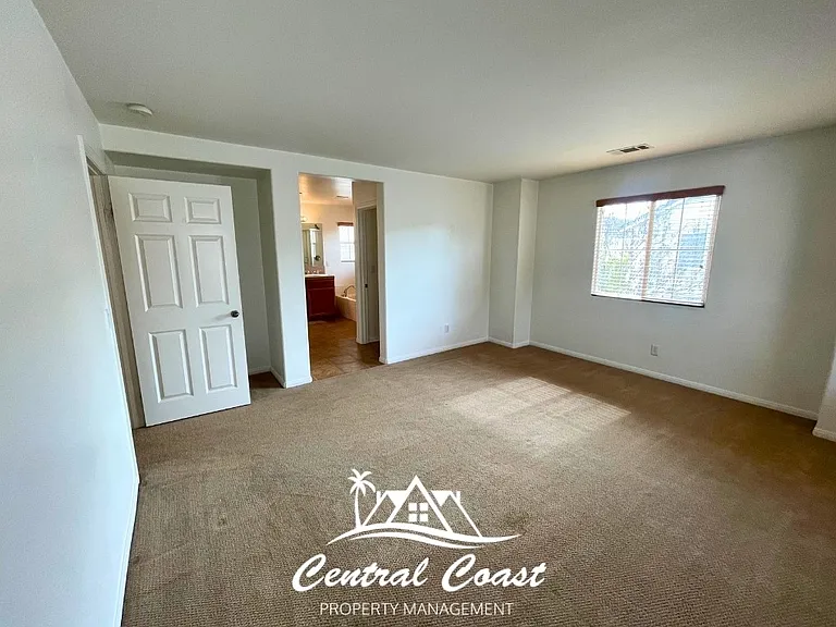 Cordoban Ln — Photo 14