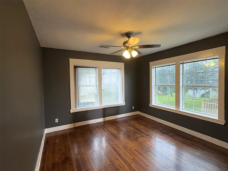 4817 Avenue Q 1/2 — Photo 5