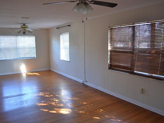 3rd image of 2570 Longwood Ct