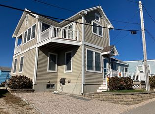 13 Hoberg St, Narragansett, RI 02882