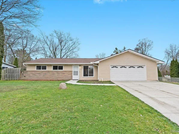 5269 Marconi St, Clarkston, MI 48348