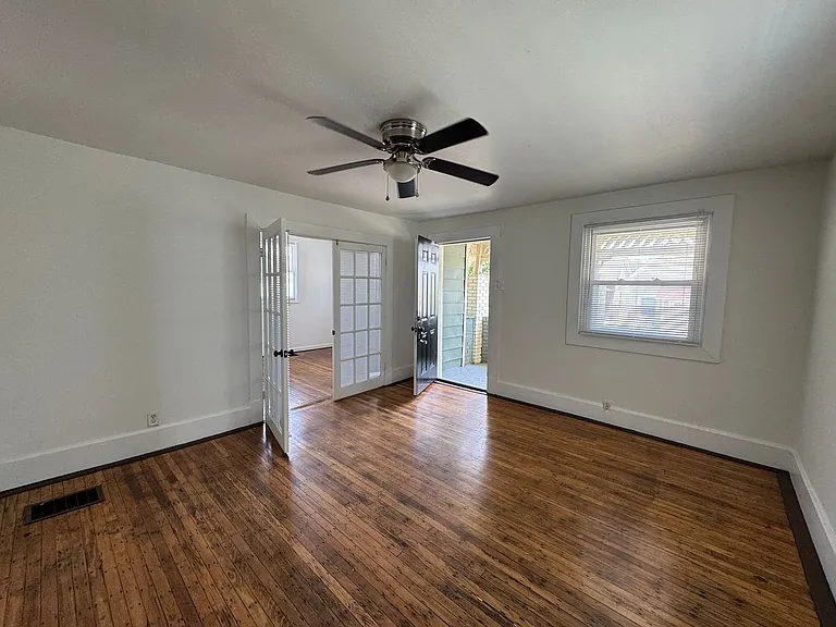 210 N Richland St — Photo 4