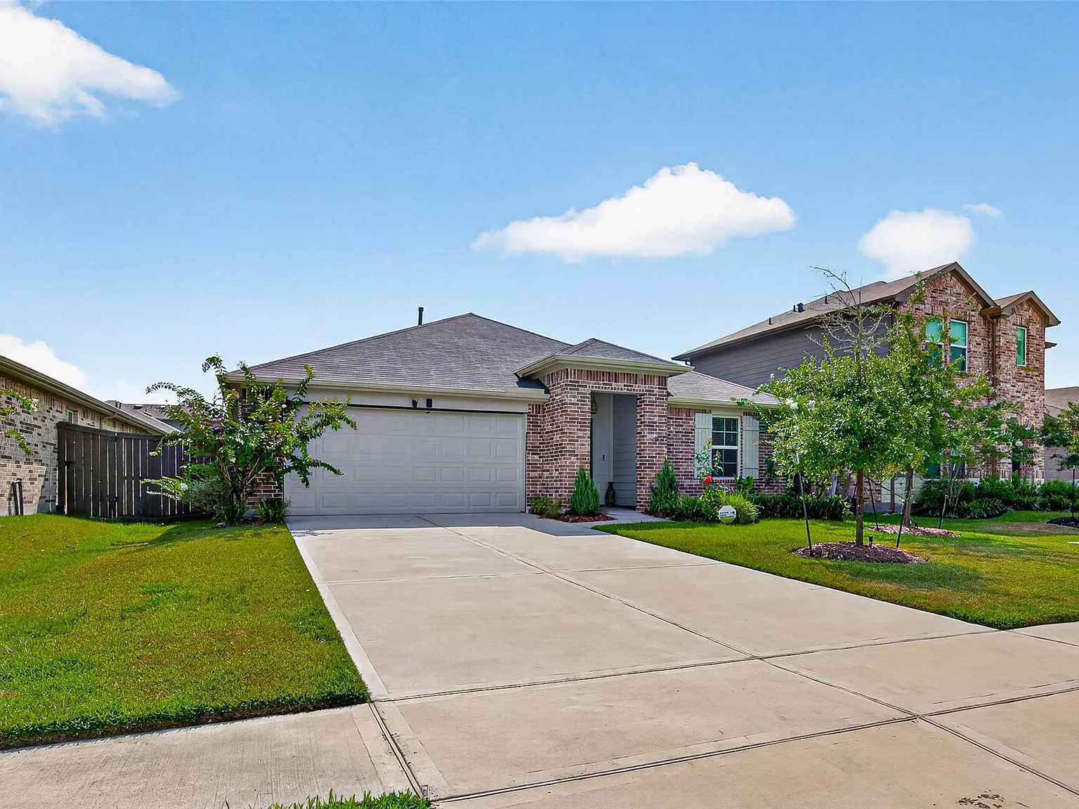 4 bed, 2.0 bath, 1962 sqft, $2,400 — Photo 4