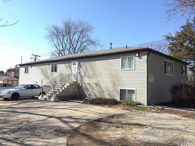 827 Charles St — Photo 1