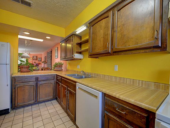 4th image of 502 Fruit Ave NE