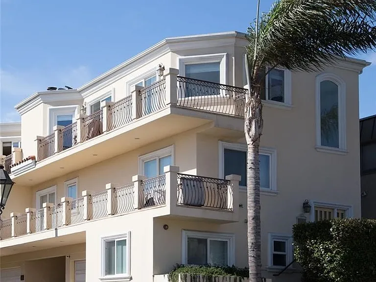 417 Marine Ave — Photo 1