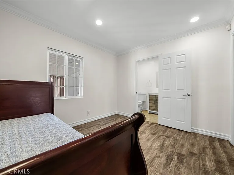 11252 Saticoy St — Photo 17