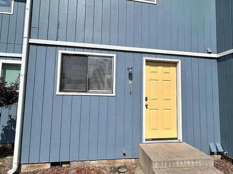 846 Homedale Rd — Photo 2