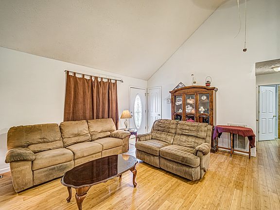 5th image of 332 Cayenne Dr