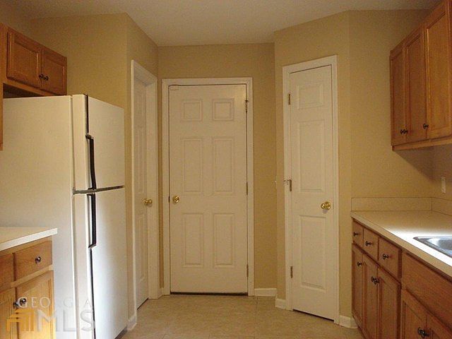 2nd image of 104 Sunnyside Ln