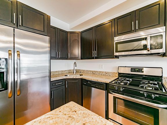3rd image of 1611 Ogden St Unit A
