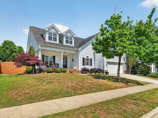 1681 Maizefield Ln, Fuquay Varina, NC 27526