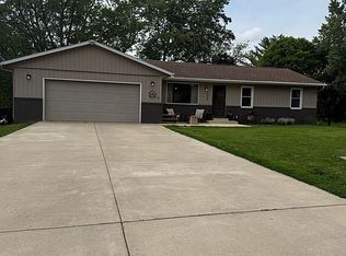 712 S Hilldale Ave, Eureka, IL 61530