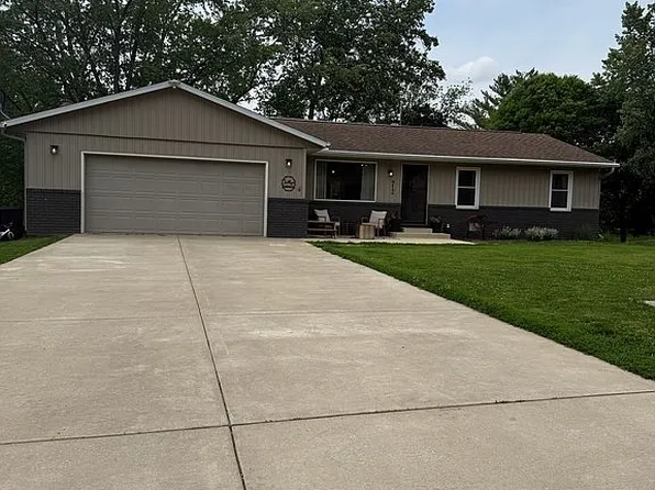 712 S Hilldale Ave, Eureka, IL 61530